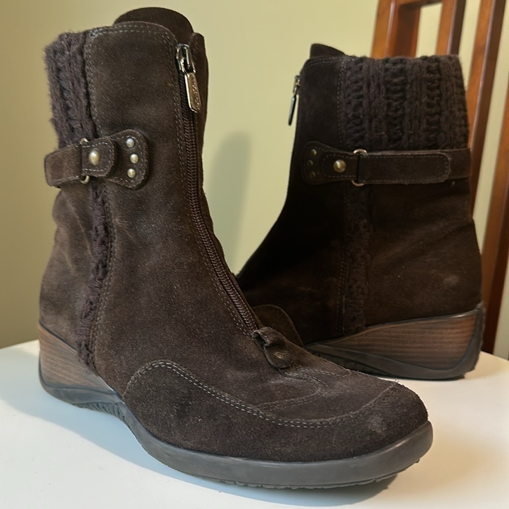 Aquatalia Suede Wedge Heel Boots Knit Sweater Collar Front Zipper Weatherproof